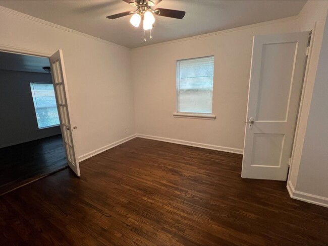 Building Photo - Beautiful Two Bedroom, One Bath Ready For ...