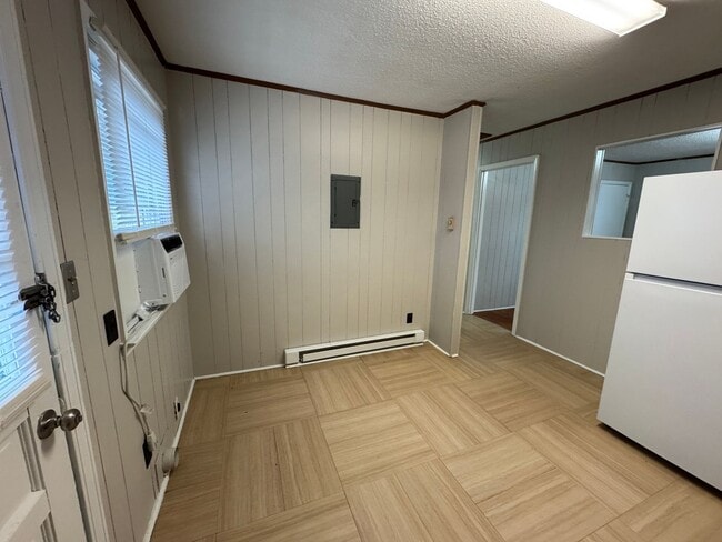 Building Photo - Available to Show