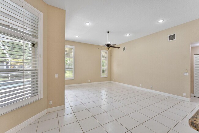 Building Photo - 4868 Kensington Cir