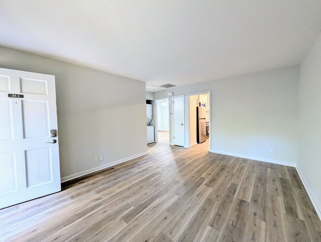 Building Photo - 34 N Circle Dr