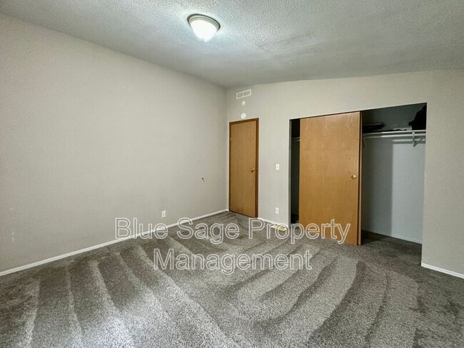 Building Photo - 1375 S Bagley Creek Rd