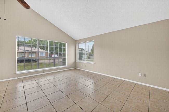 Building Photo - 7407 Alegria Dr