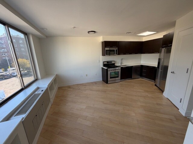 Building Photo - 64-05 Yellowstone Blvd