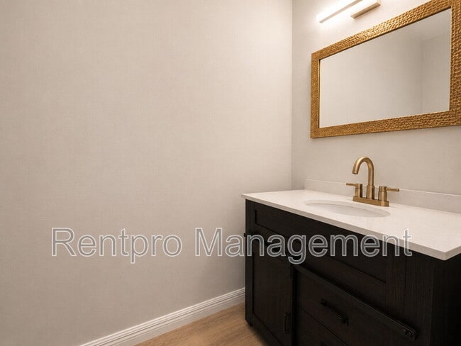 Building Photo - 13029 Oak Hill Way