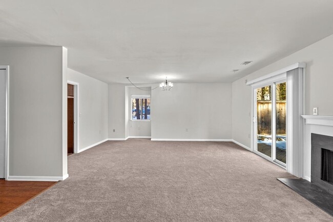 Building Photo - Updated 1800+ sq/ft 3 bdrm 2.5 bath end unit townhome