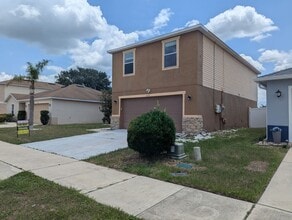 Building Photo - FOR RENT 4 Bedroom 2 1/2  Bath with Den/Office/5th bedroom, Furry  friends Welcome!