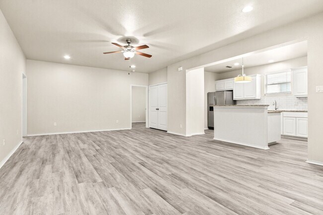 Building Photo - 2536 S University Dr