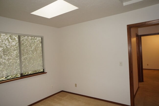 Building Photo - Lake Oswego South Shore Traditional