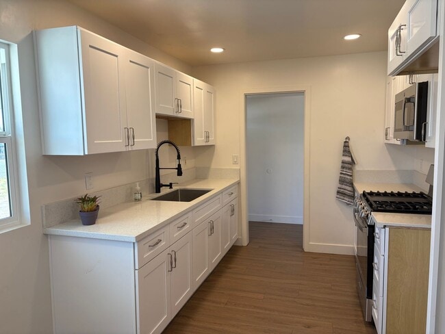 Building Photo - 2 Bedroom 1 Bathroom House