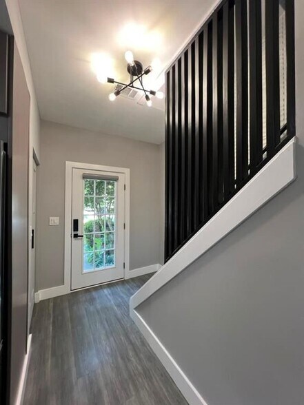 Building Photo - 408 Wedgewood Way