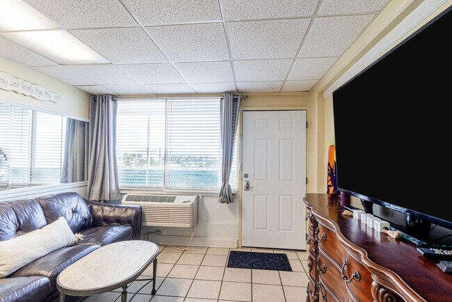 Building Photo - 14401 Front Beach Rd