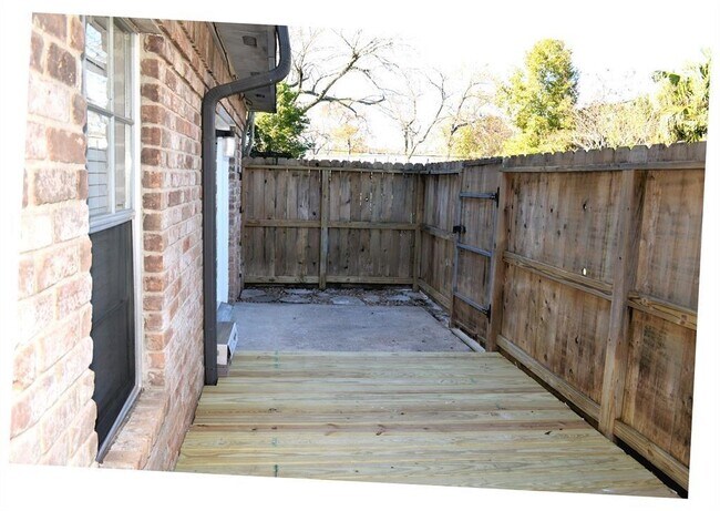 Building Photo - 8941 Gaylord Dr