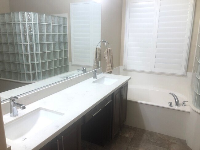 Building Photo - 4 Bedroom home in Queen Creek with Pool