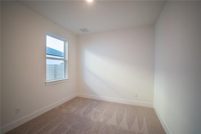 Building Photo - 524 Foresail Rd