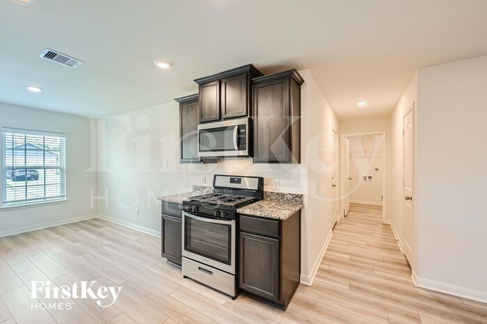 Building Photo - 26615 Ezemily Dr
