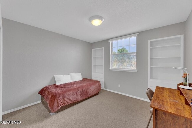 Building Photo - 1121 Regal Ridge Dr