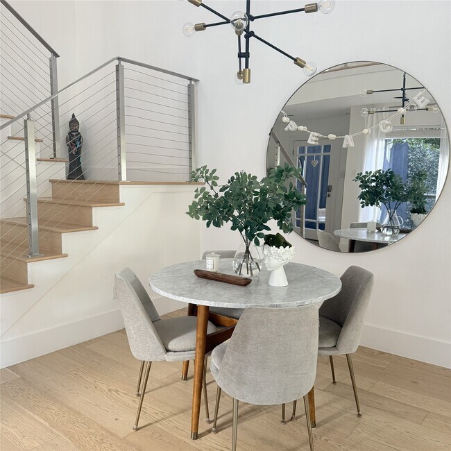 Building Photo - 1914 Augusta Dr