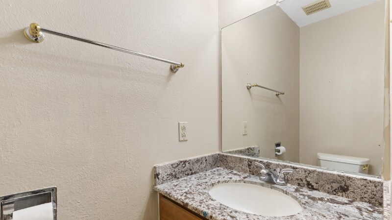 Building Photo - 10810 Sugar Hill Dr