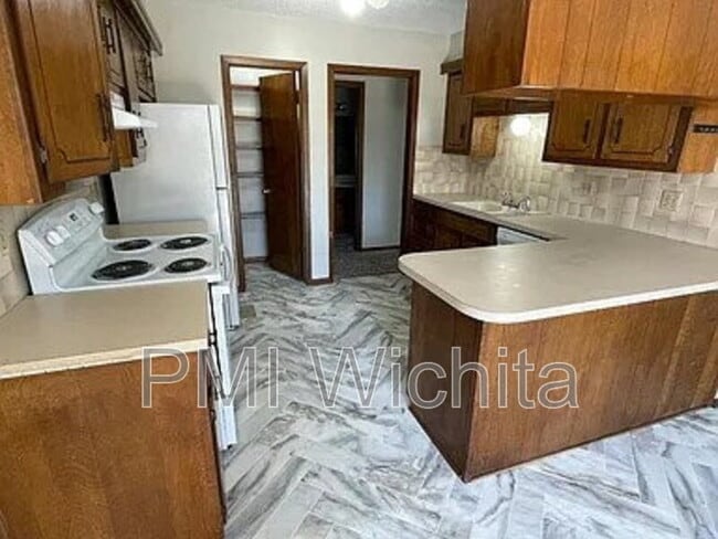 Building Photo - 1730 S Beech Ct