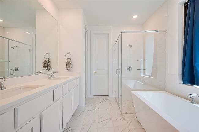 Building Photo - 12331 Palmetto Dr