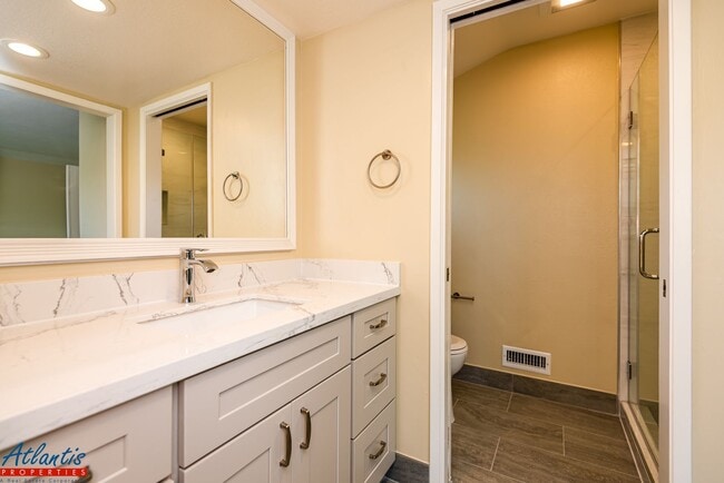 Building Photo - Beautiful Home | Remodeled Bathrooms | Cup...