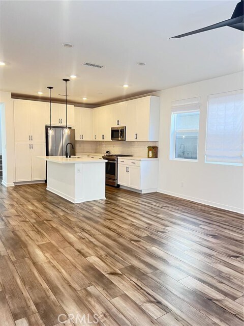 Building Photo - 4055 Pomelo Dr