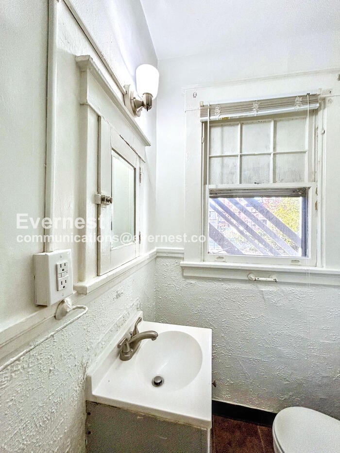 Building Photo - 3114 Barton Ave