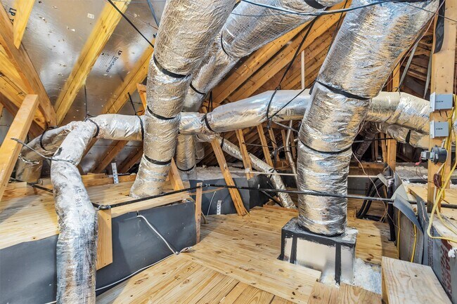 Building Photo - 256 Sky Top Dr