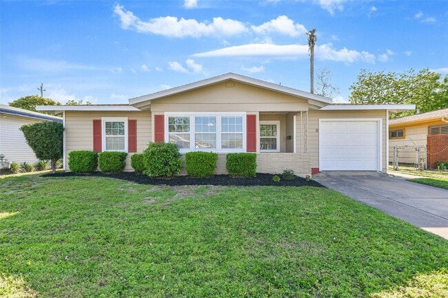 Building Photo - 11 Lyncrest Dr