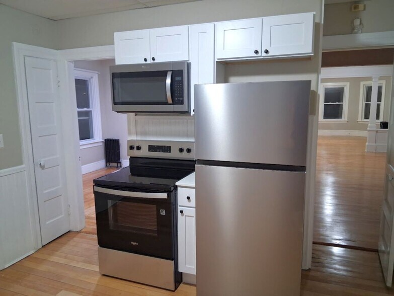 Building Photo - 848 Smith St