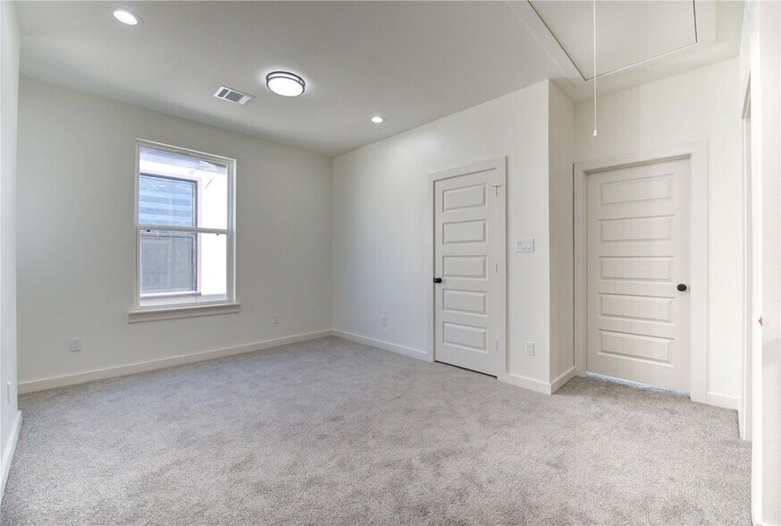Building Photo - 2919 El Fenice Ln