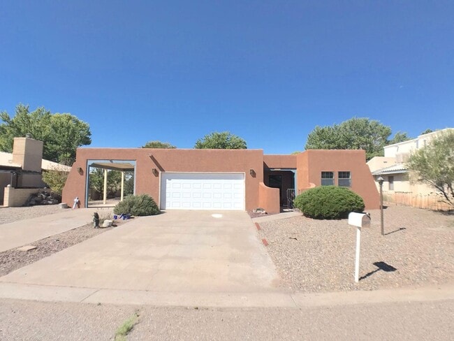 Building Photo - Spacious 2BR/2BA located on Golf Course in Rio Communities. Hardwood floors in living space. 2 Ca...