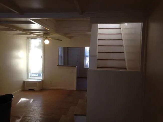 Building Photo - Spacious & Convenient Living in the Heart of Frankford