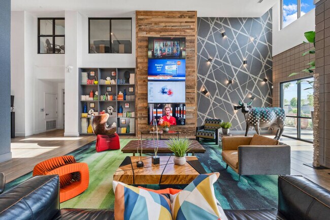 Building Photo - 711 W Broadway Rd