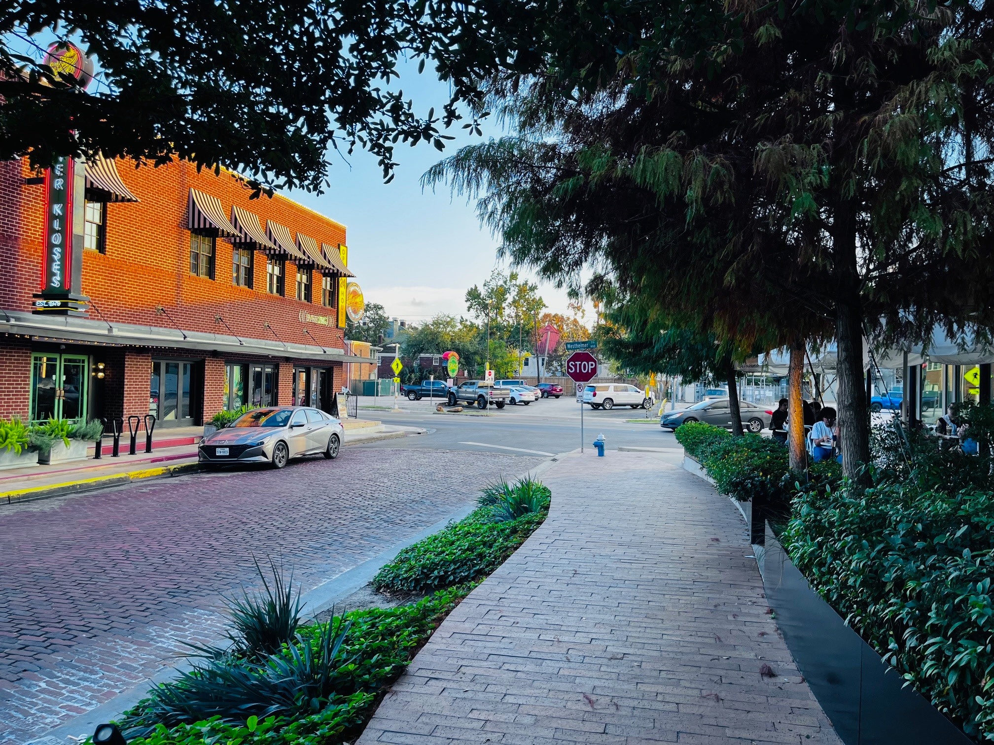 Building Photo - 405 W Drew St