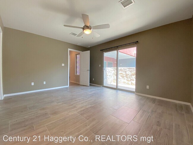 Building Photo - 4 br, 3.5 bath House - 4004 Camelot Height...