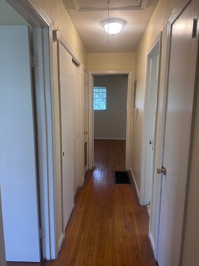 Building Photo - 2nd Ave South Duplex