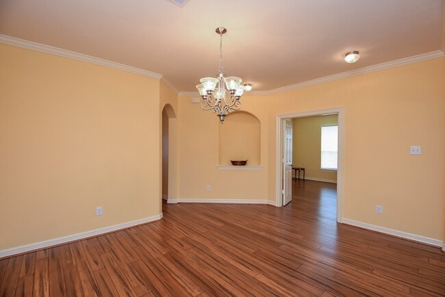 Building Photo - 25203 Oak Villa Dr