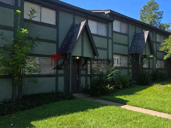 Building Photo - Available! 2 Bedroom 1 Bath Townhome in White Oak!