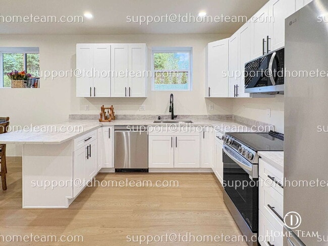 Building Photo - "Charming 864 Sq Ft 1-Bed Oasis in University Place – Perfect for Cozy Living!"