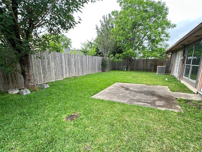 Building Photo - 2115 Barrington Pl Dr