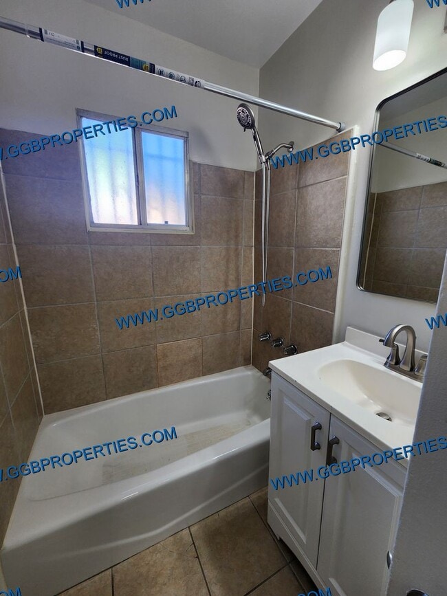 Building Photo - 253/255 E 67th Way