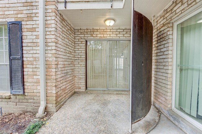 Building Photo - 7900 Westheimer Rd