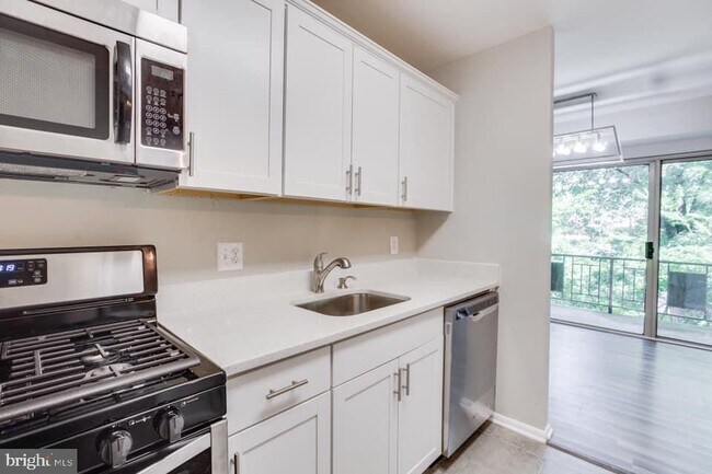 Building Photo - 5200 Crossfield Ct