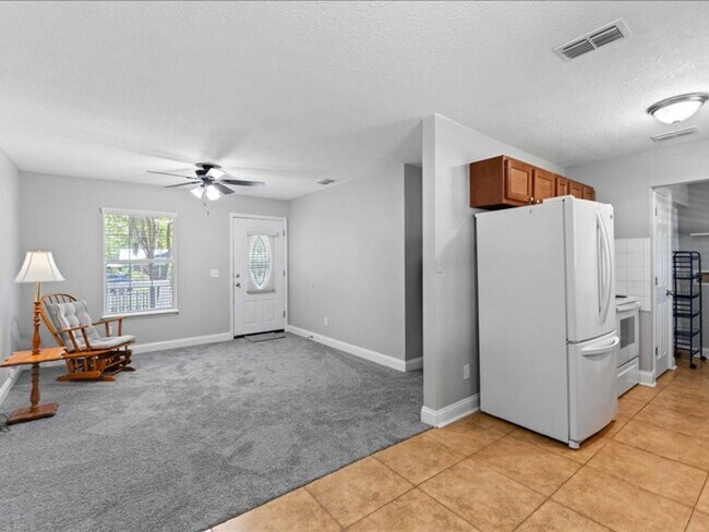 Building Photo - Charming 3 Bedroom Renovated Retreat: Cozy Home with New Upgrades in Serene Neighborhood