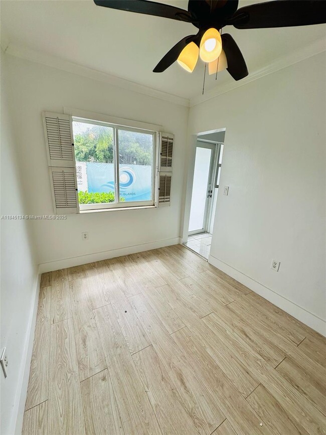 Building Photo - 9281 W Bay Harbor Dr