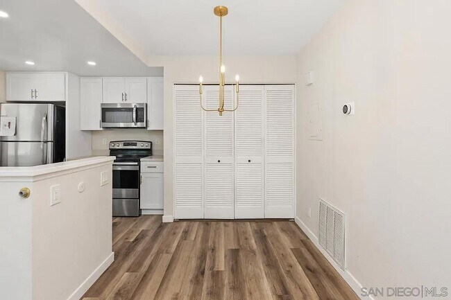 Building Photo - 767 Eastshore Terrace