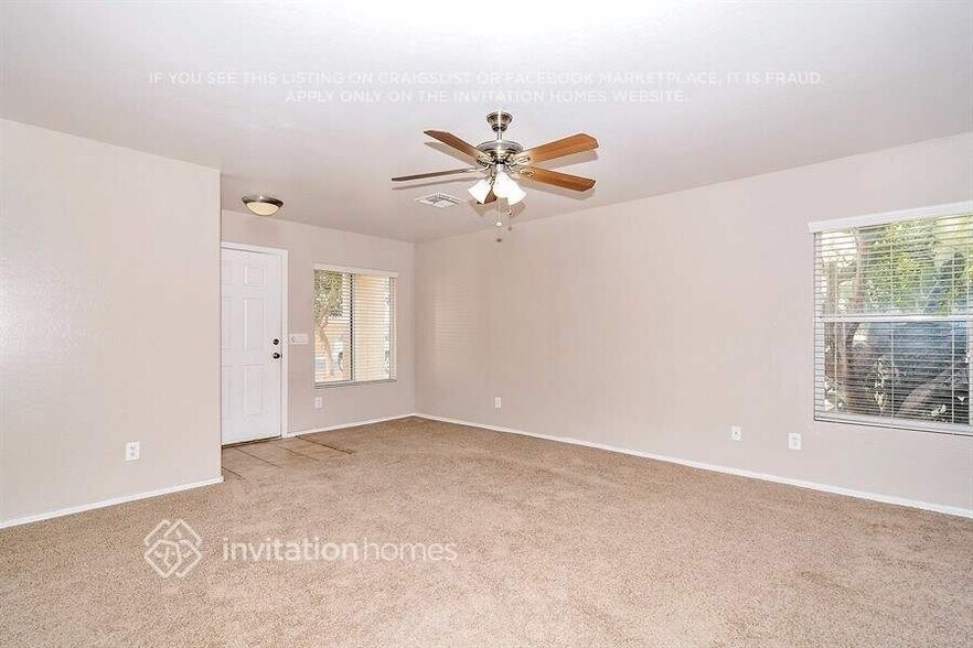 Building Photo - 12119 W Columbine Dr