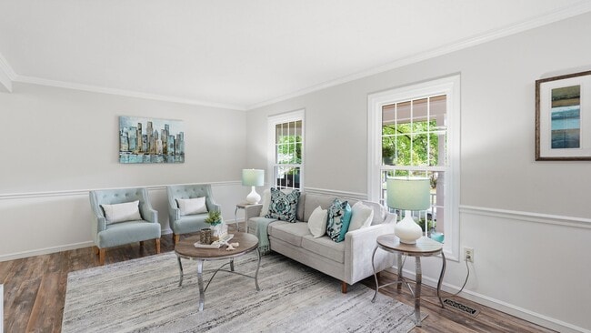 Building Photo - Newly Renovated 5 Bedroom Home With Country Porch!
