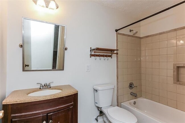 Building Photo - 135 Beethoven Ct